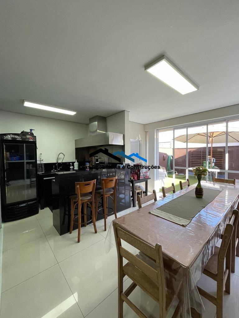 Casa à venda com 3 quartos, 180m² - Foto 3