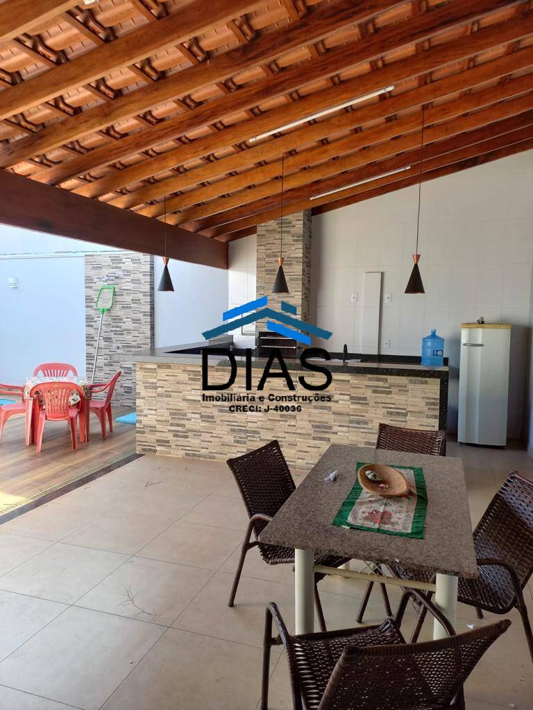 Casa à venda com 3 quartos, 190m² - Foto 1