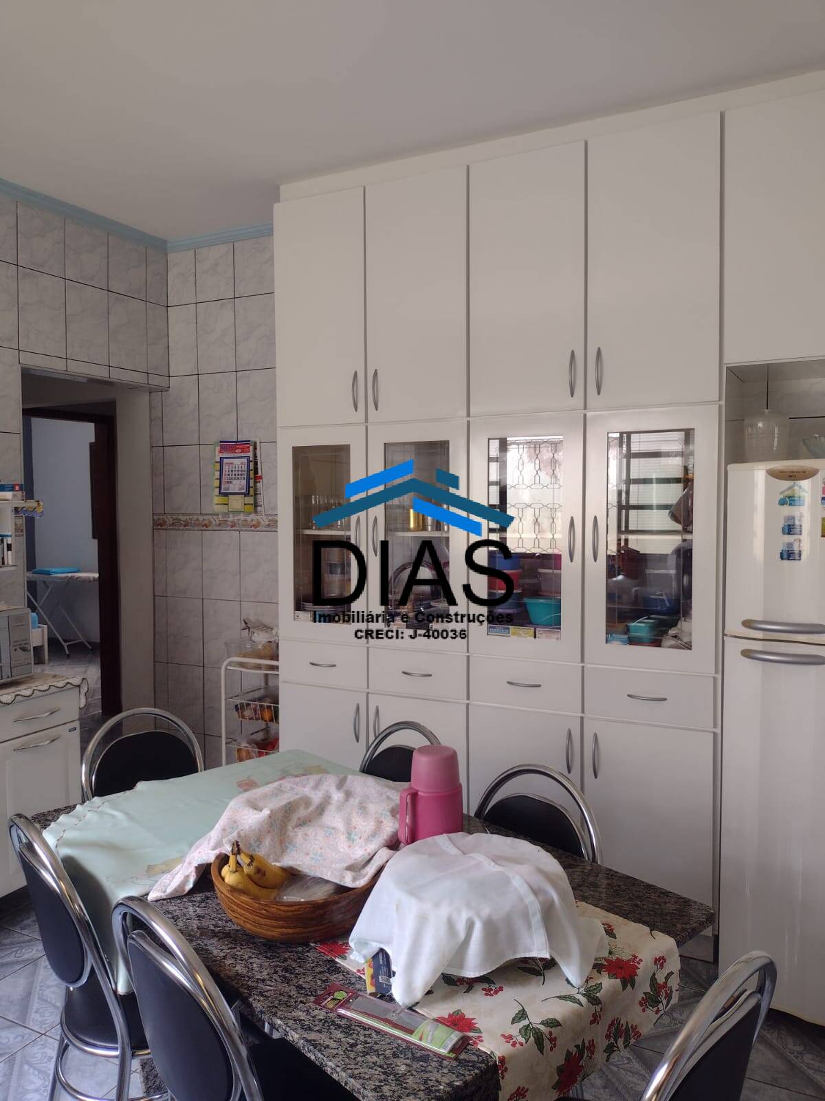 Casa à venda com 3 quartos, 174m² - Foto 1