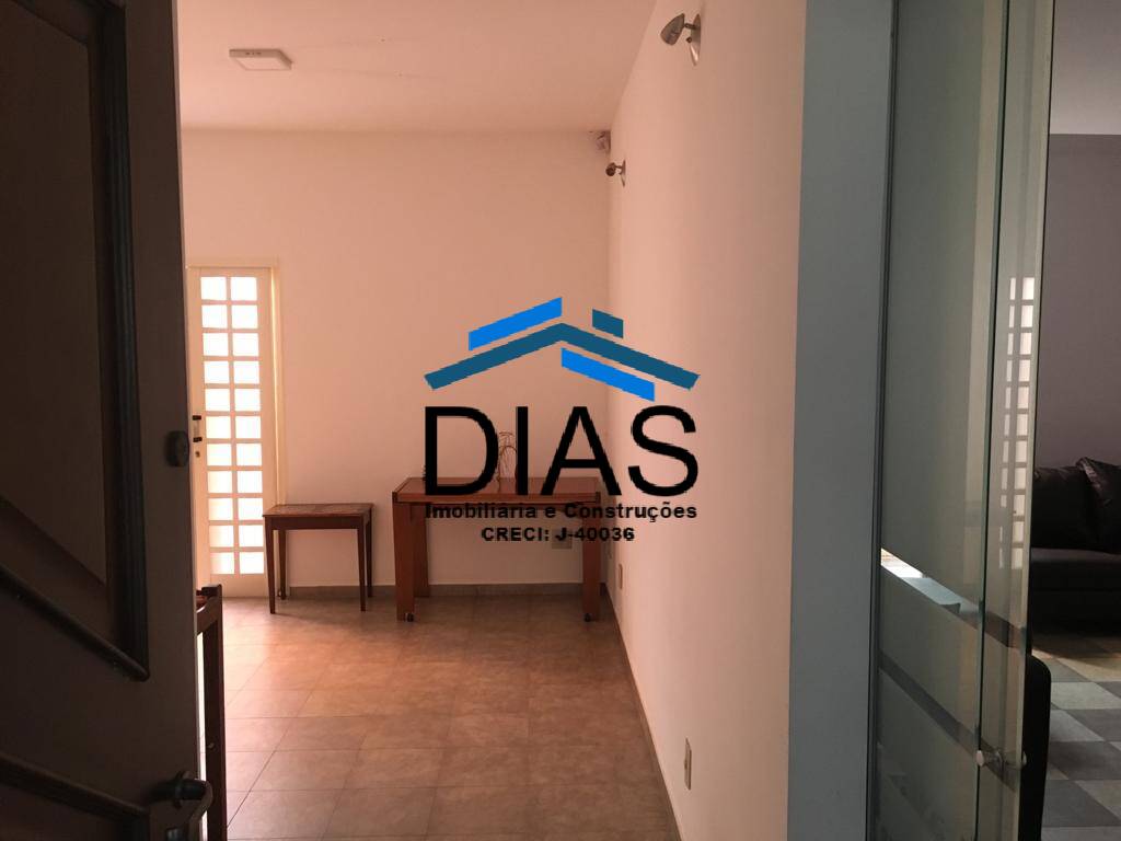 Casa à venda com 3 quartos, 331m² - Foto 2