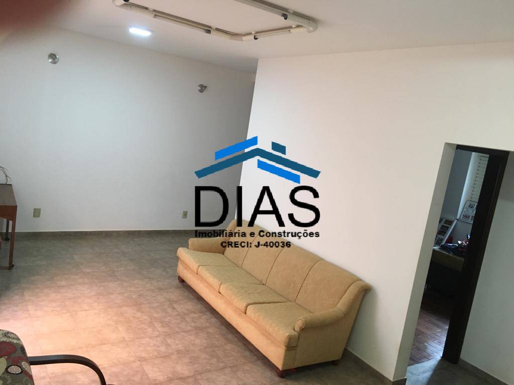 Casa à venda com 3 quartos, 331m² - Foto 4