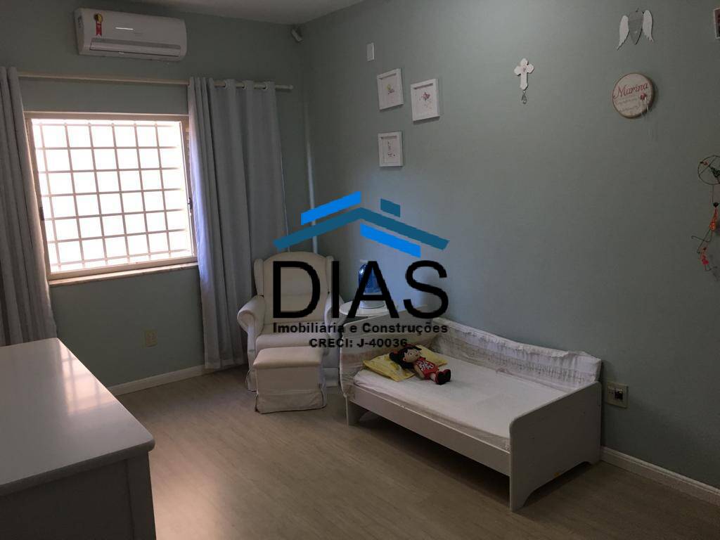 Casa à venda com 3 quartos, 331m² - Foto 9