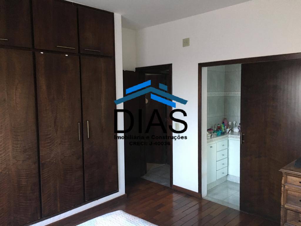 Casa à venda com 3 quartos, 331m² - Foto 12