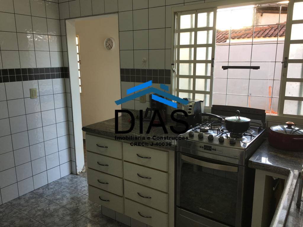 Casa à venda com 3 quartos, 331m² - Foto 20