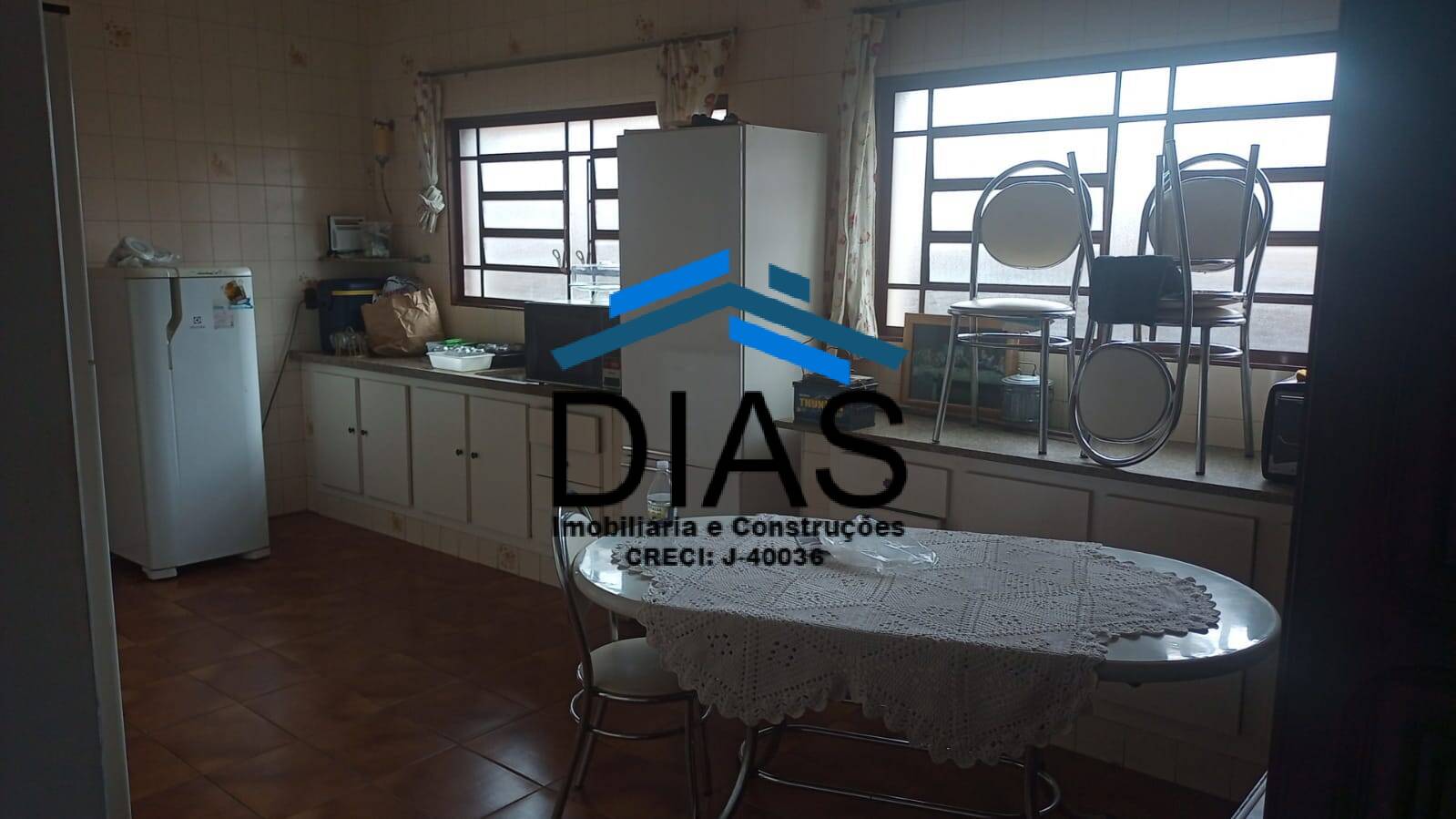 Casa à venda com 3 quartos, 233m² - Foto 10