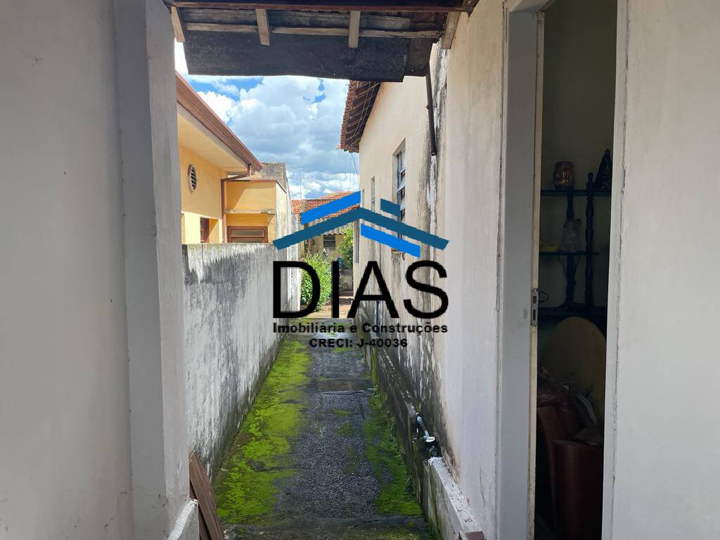 Casa à venda com 3 quartos, 216m² - Foto 2