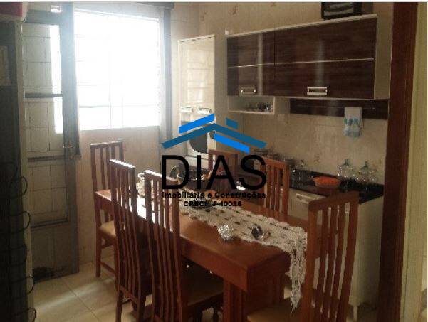 Casa à venda com 2 quartos, 178m² - Foto 2