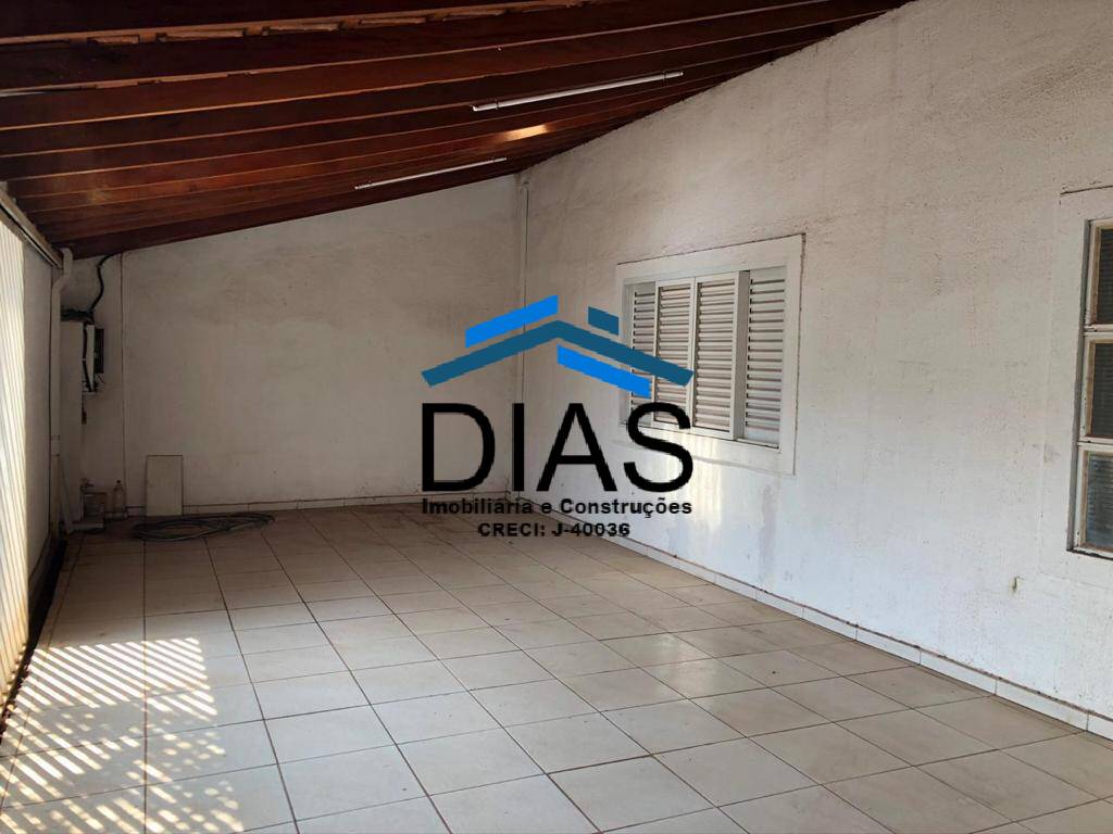 Casa à venda com 2 quartos, 310m² - Foto 1