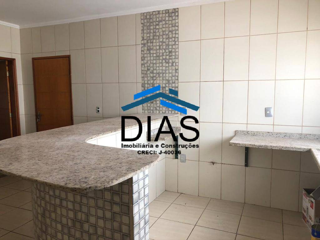 Casa à venda com 2 quartos, 310m² - Foto 4