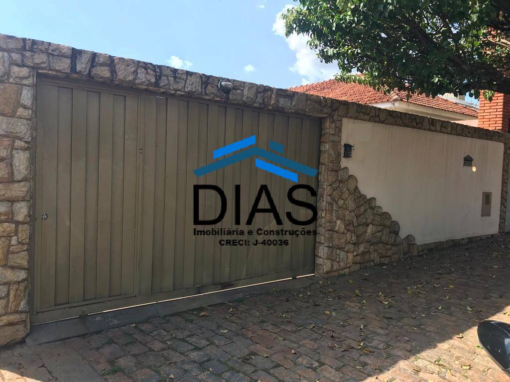 Casa à venda com 4 quartos, 304m² - Foto 1