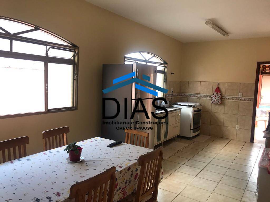 Casa à venda com 4 quartos, 304m² - Foto 14