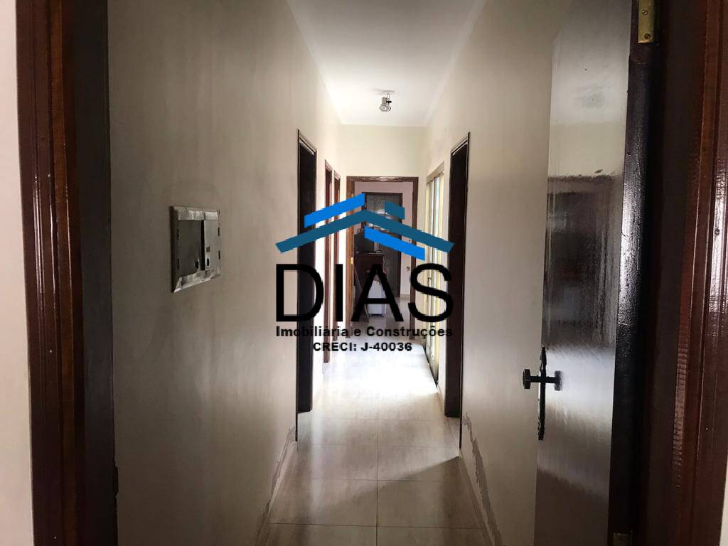 Casa à venda com 4 quartos, 304m² - Foto 18