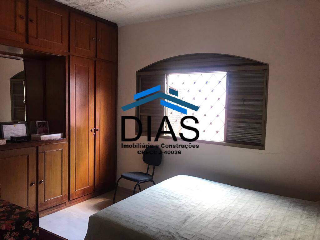 Casa à venda com 4 quartos, 304m² - Foto 17