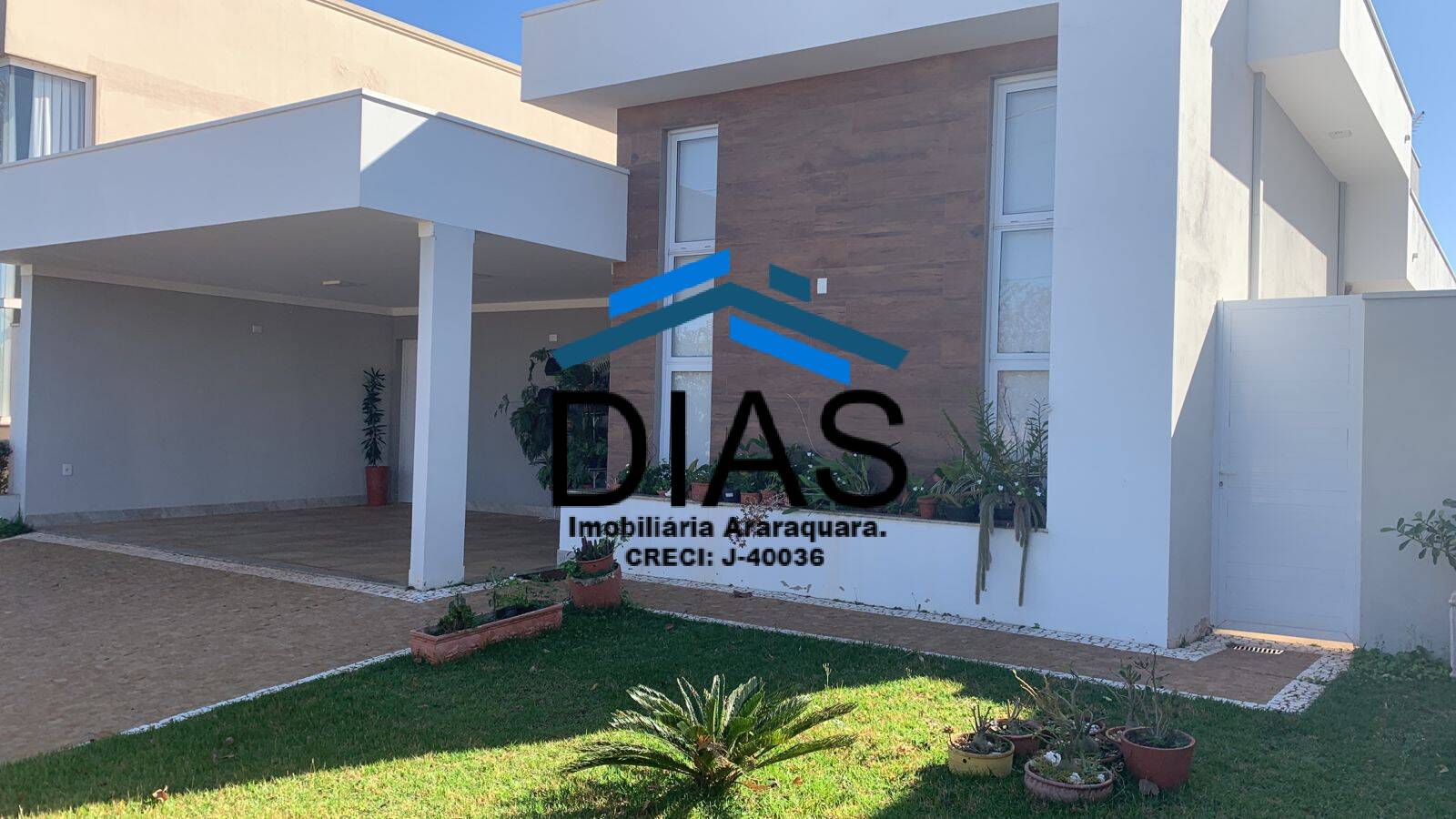 Casa à venda com 3 quartos, 154m² - Foto 1