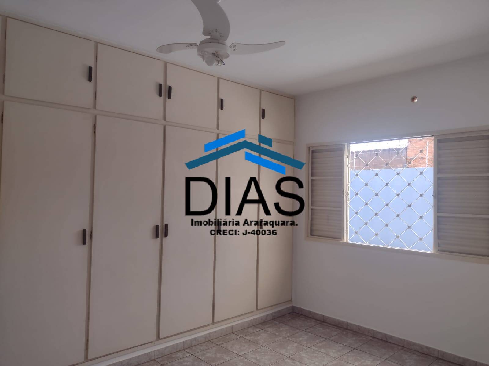 Casa à venda com 2 quartos, 263m² - Foto 11