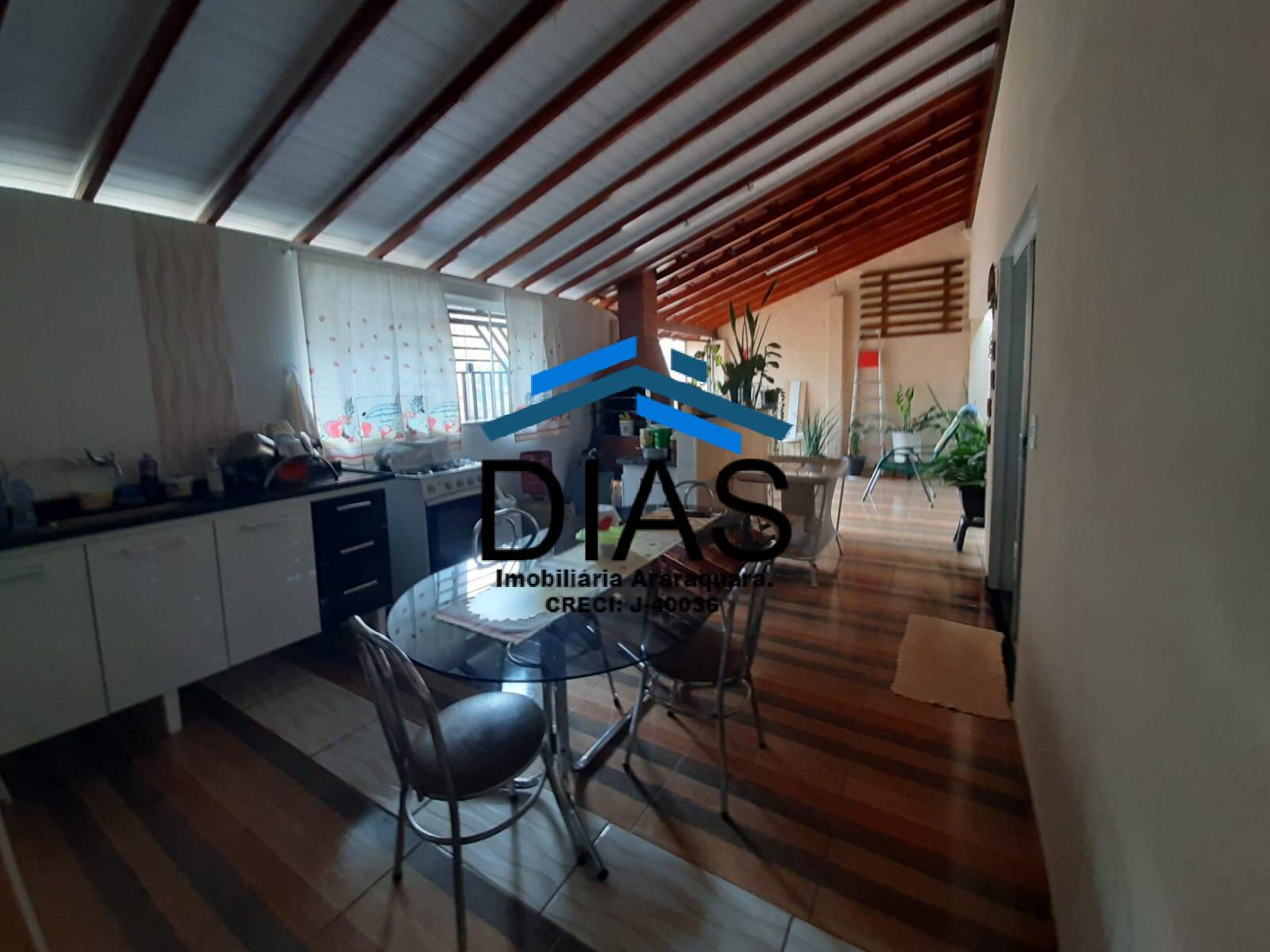 Casa à venda com 3 quartos, 93m² - Foto 2