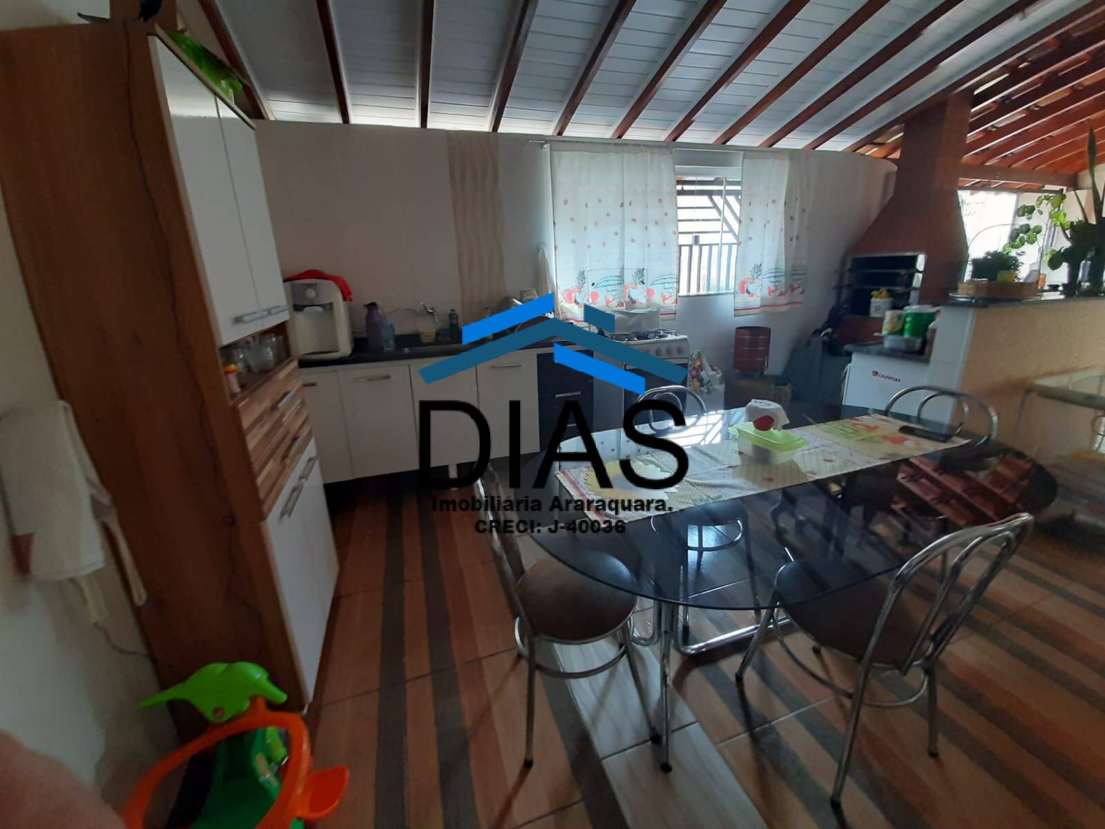 Casa à venda com 3 quartos, 93m² - Foto 1