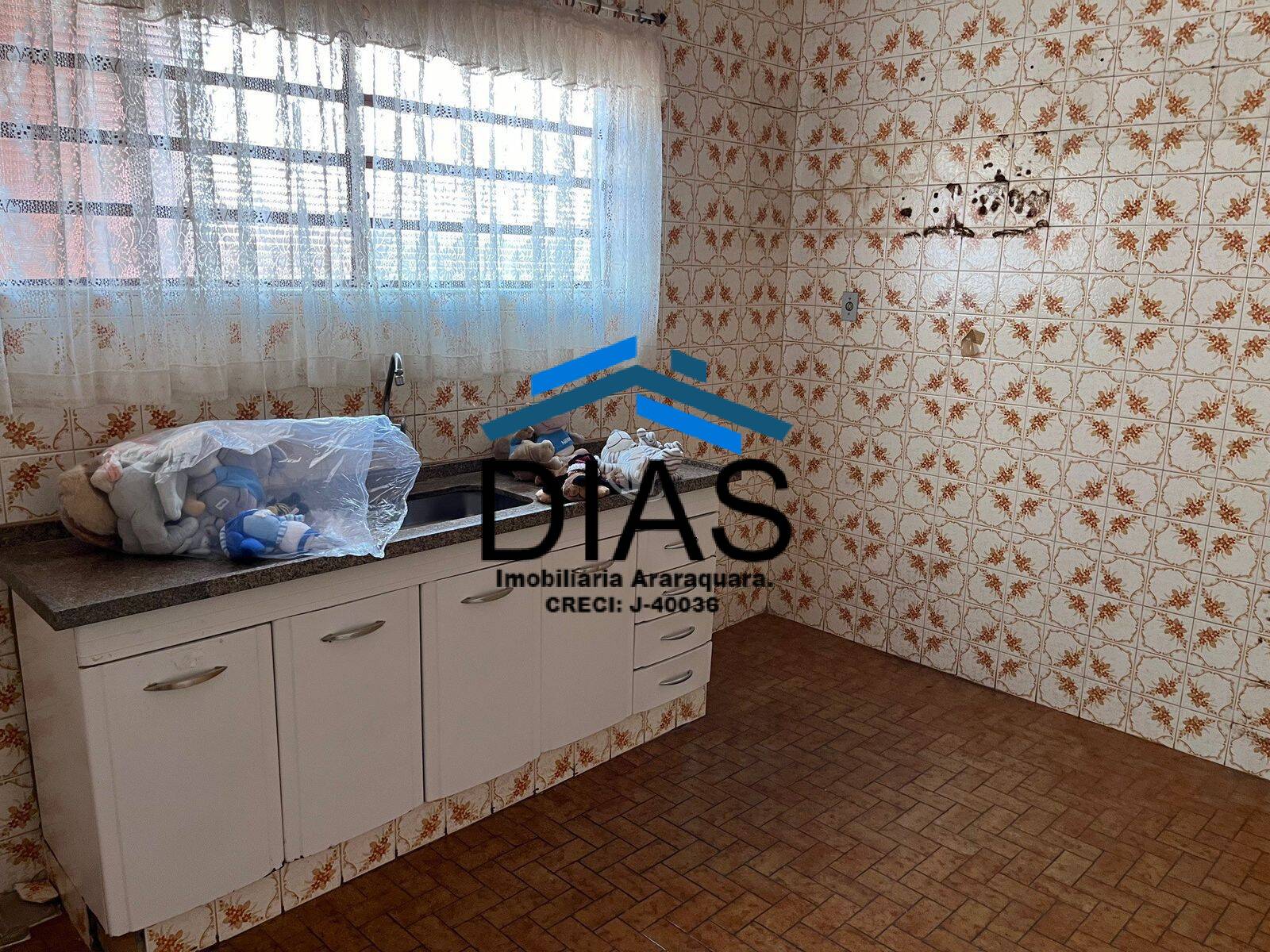 Casa à venda com 3 quartos, 190m² - Foto 2