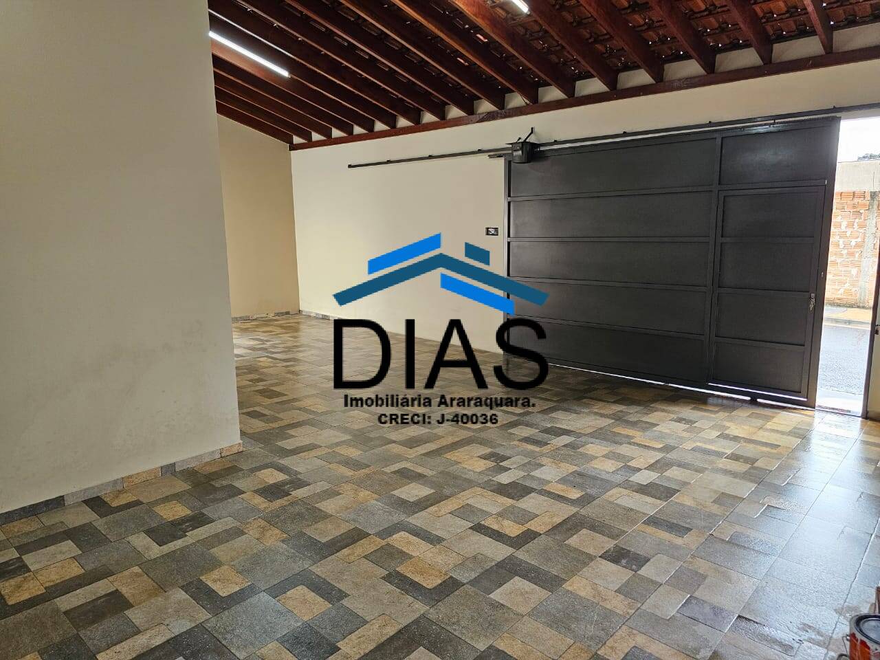 Casa à venda com 2 quartos, 115m² - Foto 1