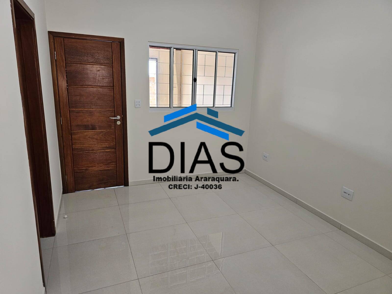 Casa à venda com 2 quartos, 115m² - Foto 2