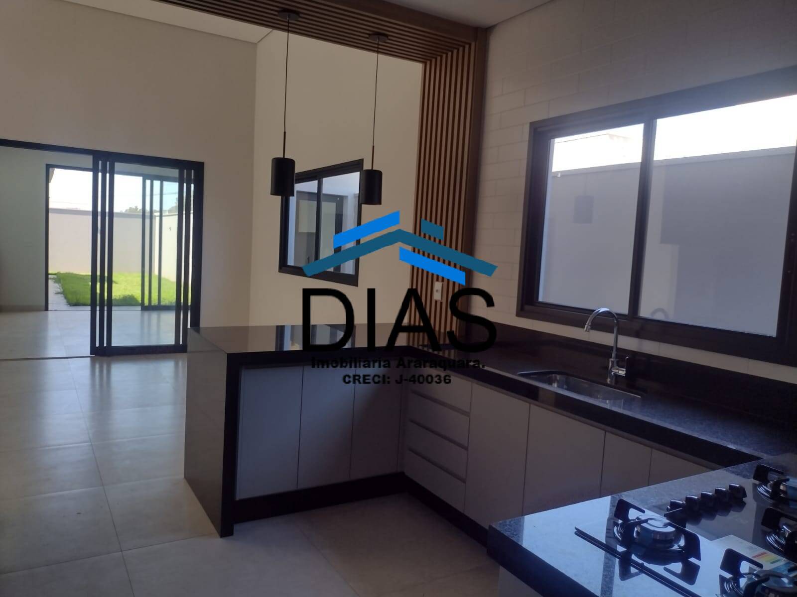 Casa à venda com 3 quartos, 200m² - Foto 4