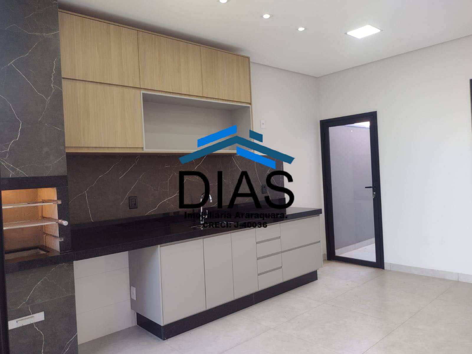 Casa à venda com 3 quartos, 200m² - Foto 11