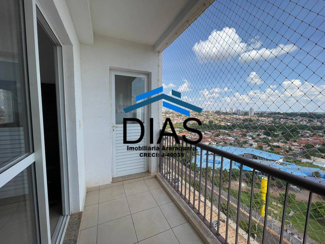 Apartamento à venda com 2 quartos, 65m² - Foto 4