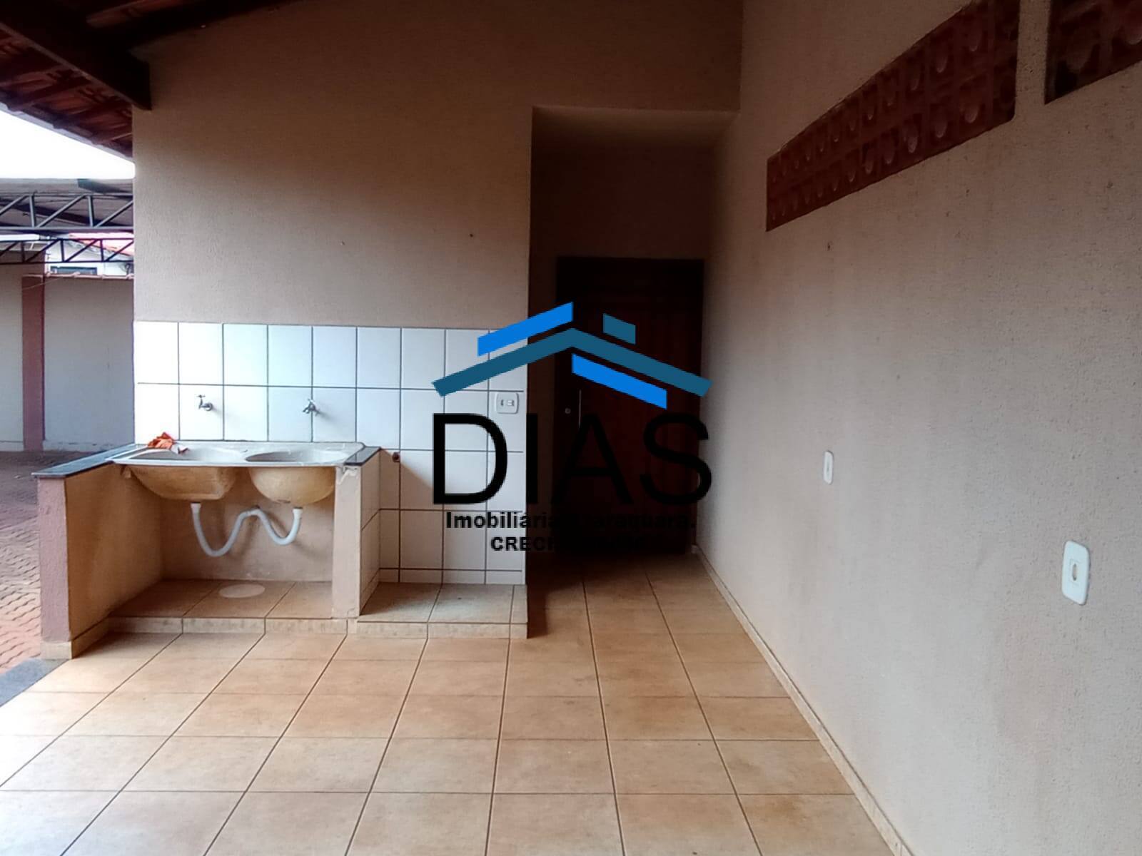 Casa à venda com 4 quartos, 190m² - Foto 4