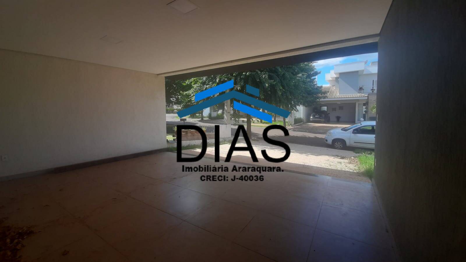 Casa à venda com 4 quartos, 220m² - Foto 2