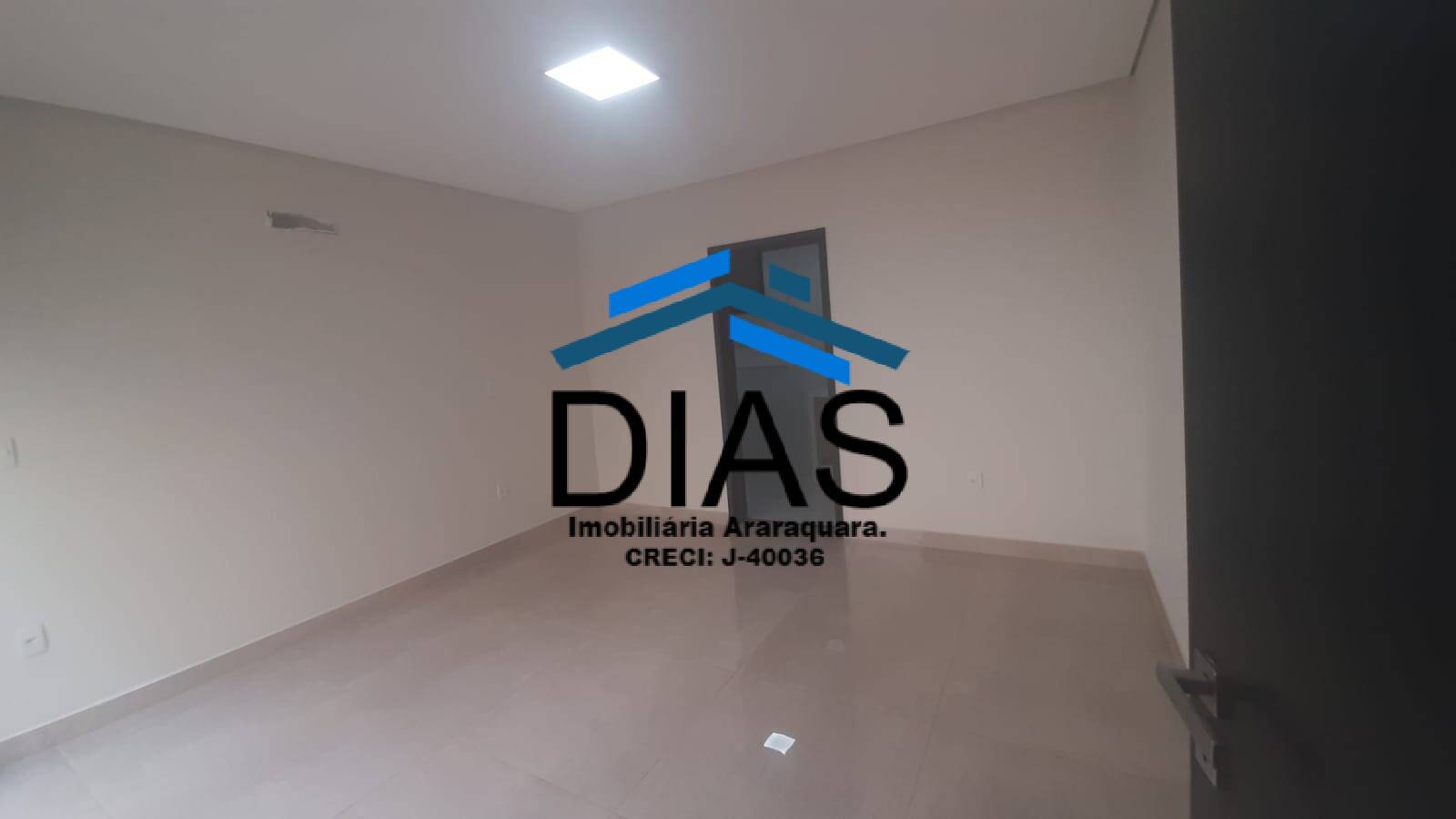 Casa à venda com 4 quartos, 220m² - Foto 14