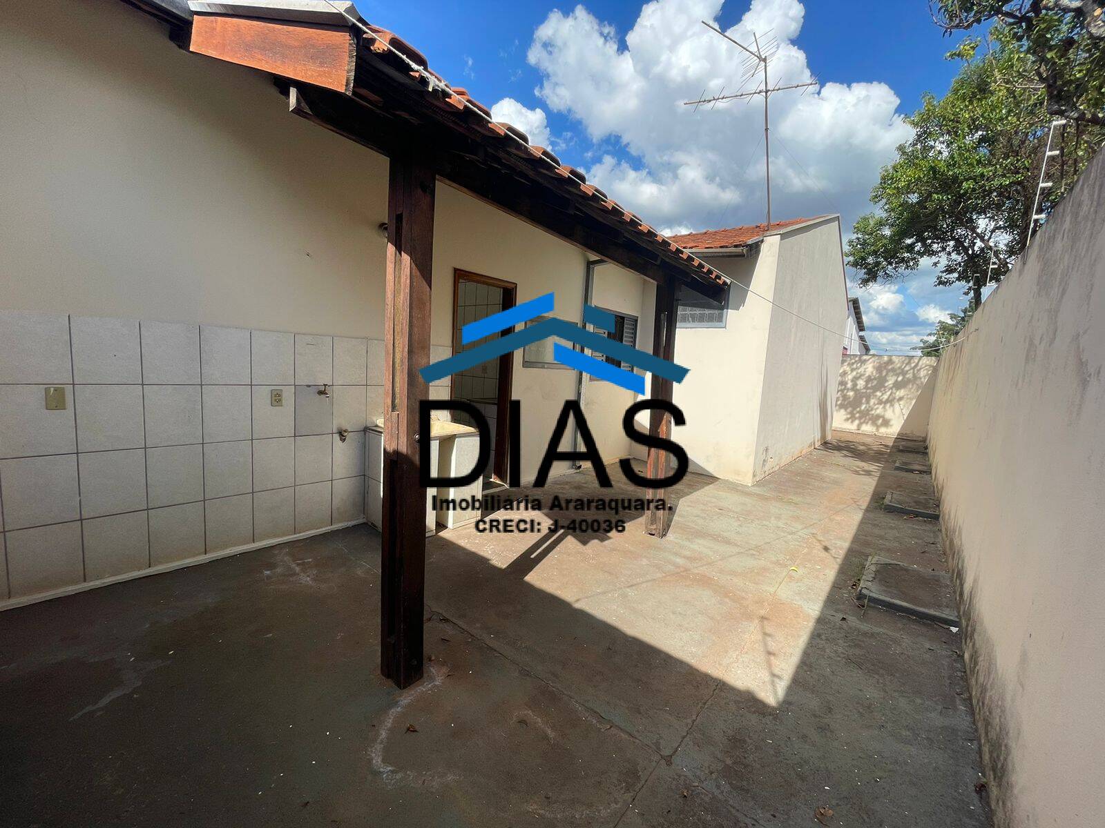 Casa à venda com 3 quartos, 69m² - Foto 13