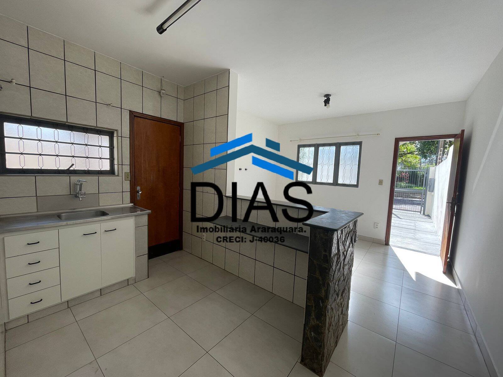 Casa à venda com 3 quartos, 69m² - Foto 3