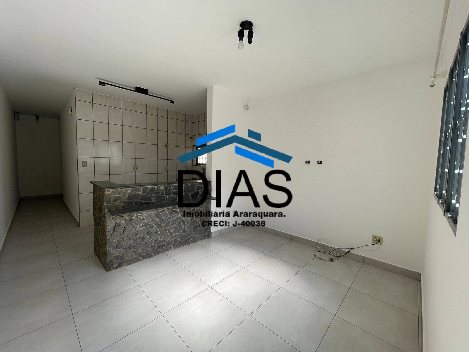 Casa à venda com 3 quartos, 69m² - Foto 4