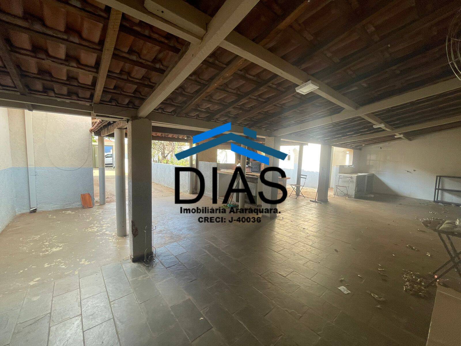 Casa à venda com 3 quartos, 239m² - Foto 2