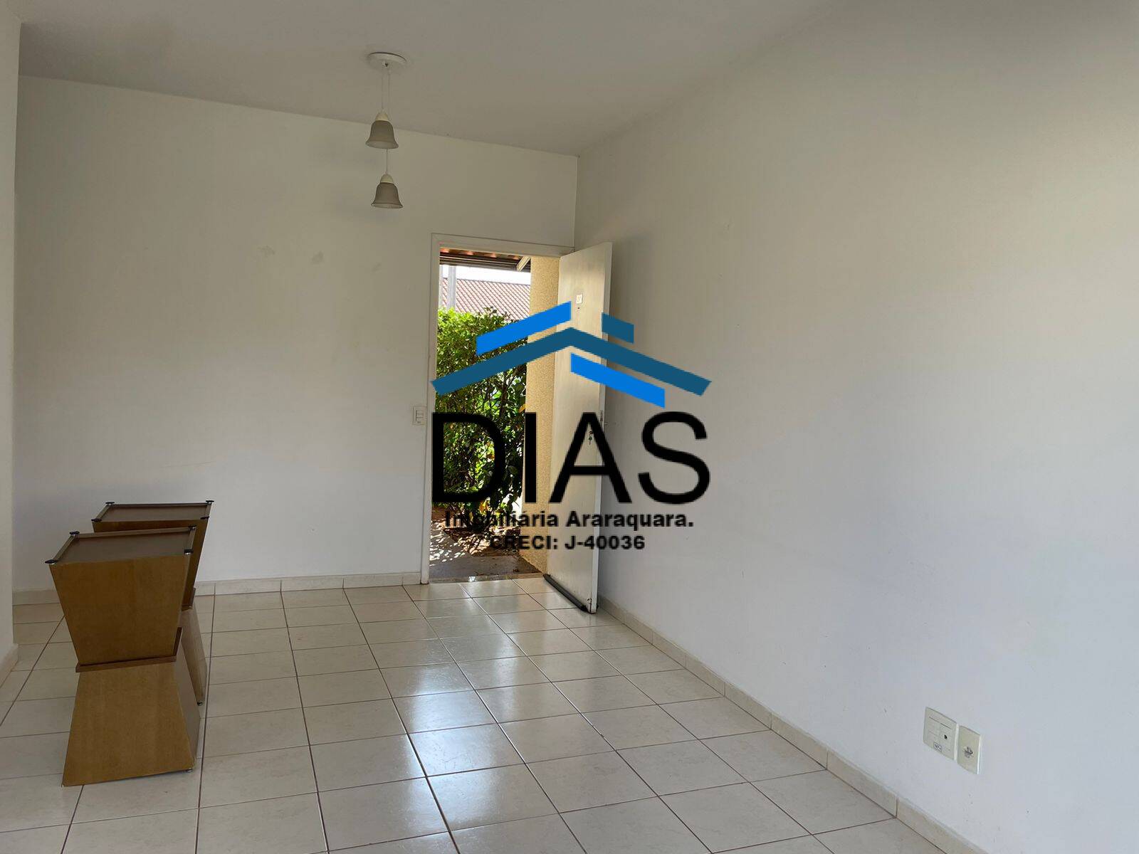 Casa à venda com 2 quartos, 76m² - Foto 2