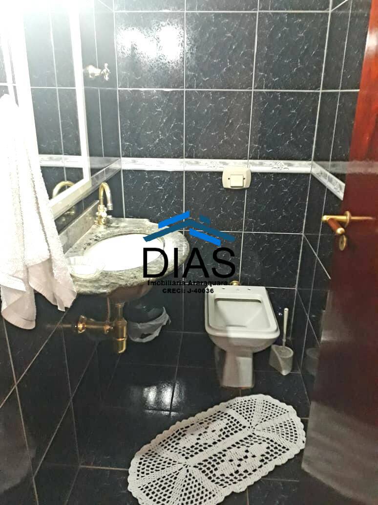 Casa à venda com 3 quartos, 210m² - Foto 4