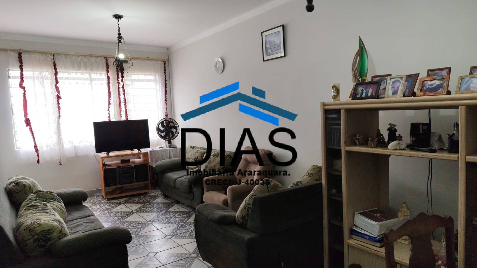 Casa à venda com 3 quartos, 263m² - Foto 4