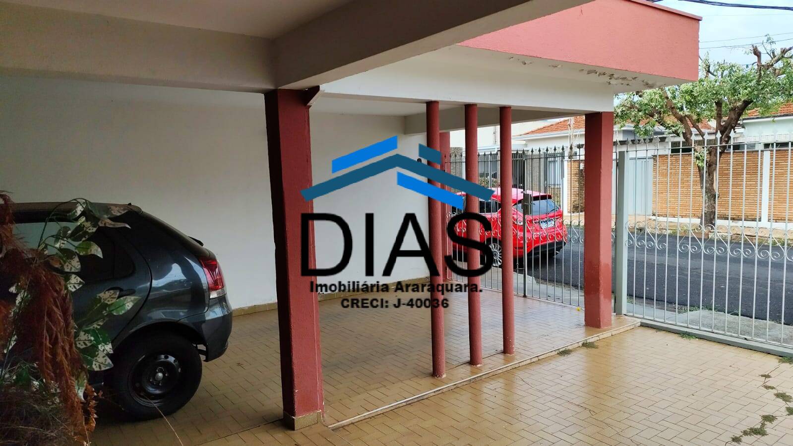 Casa à venda com 3 quartos, 263m² - Foto 2