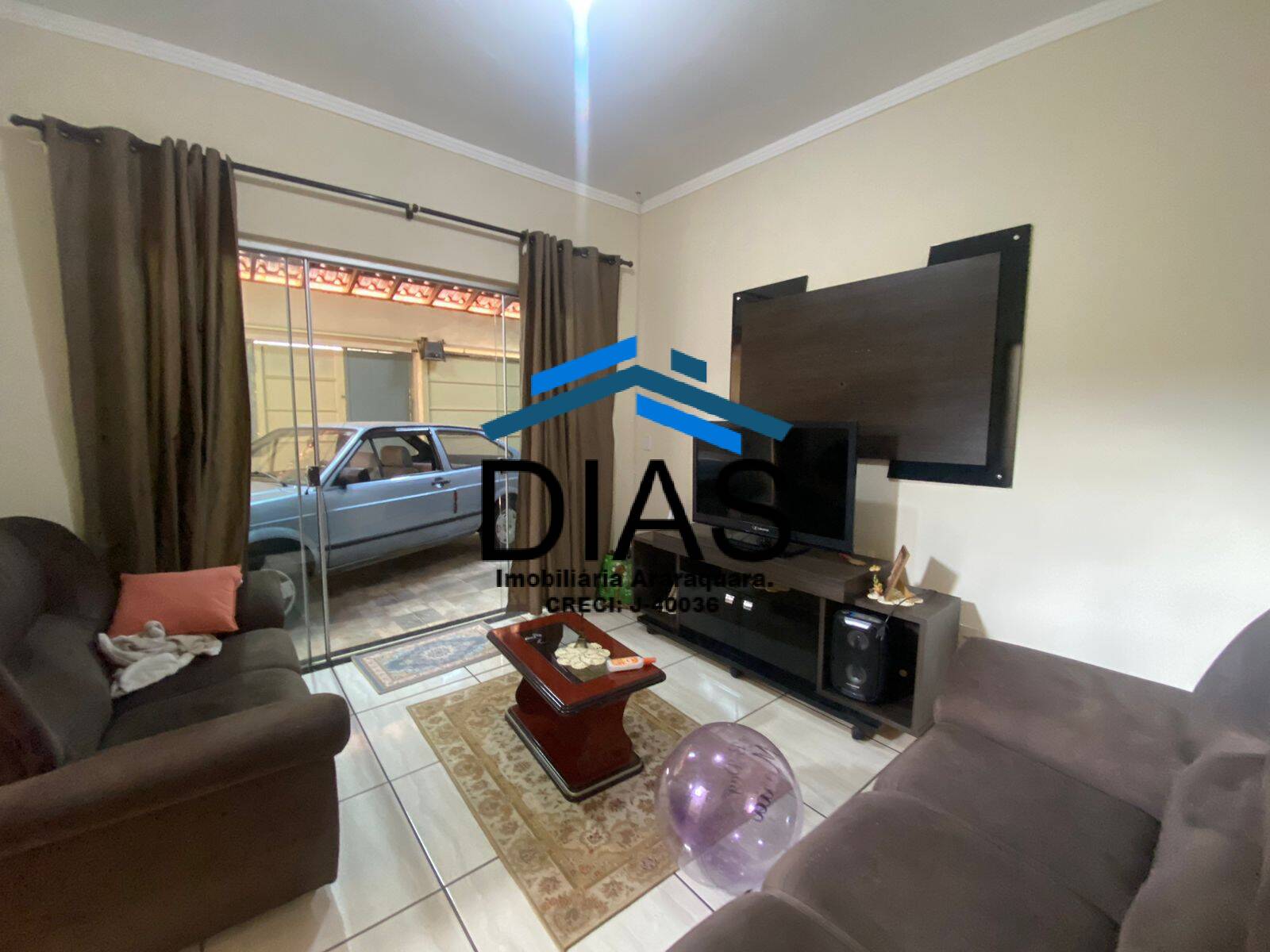 Casa à venda com 4 quartos, 180m² - Foto 2