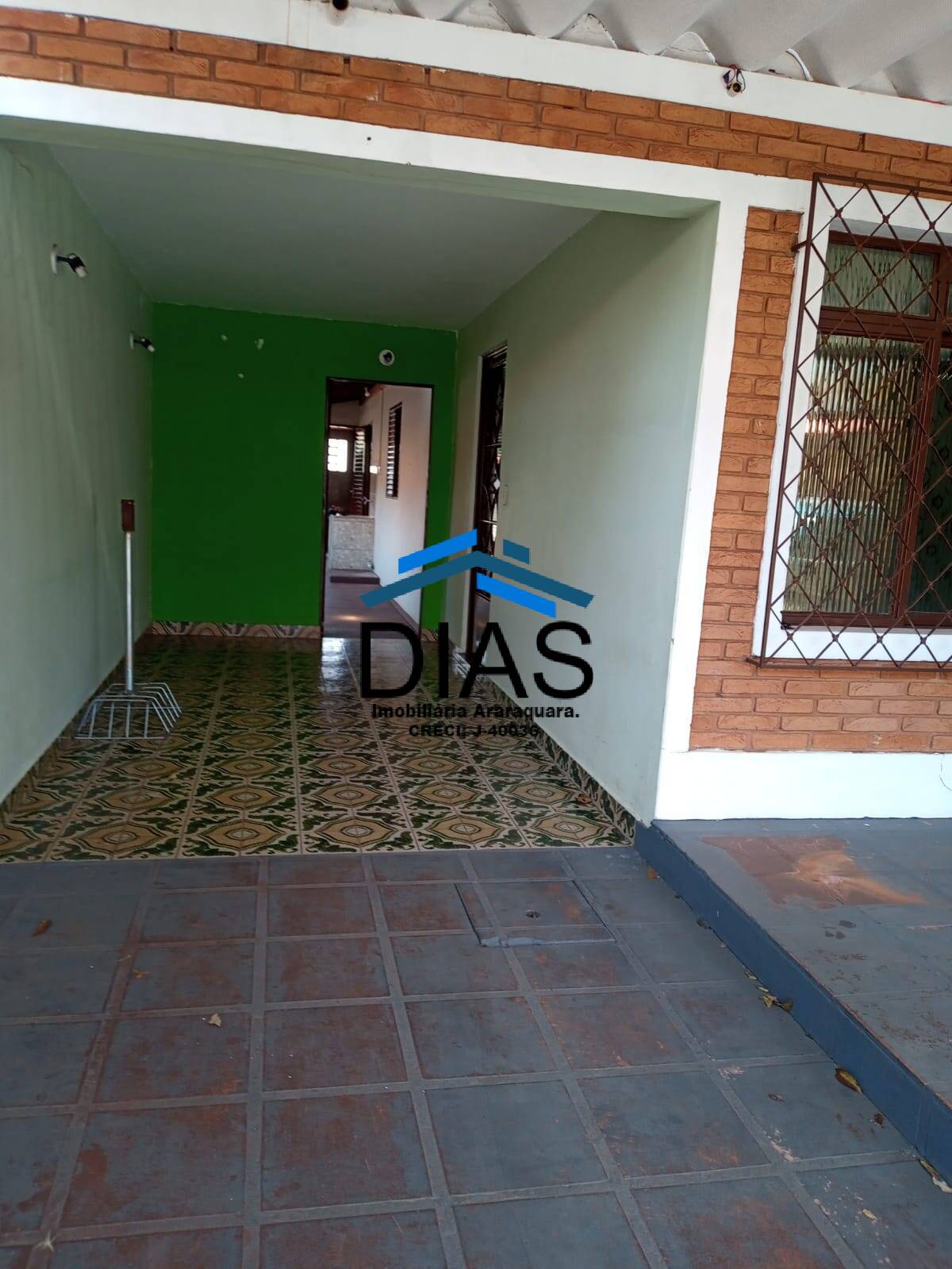 Casa à venda com 2 quartos, 203m² - Foto 1