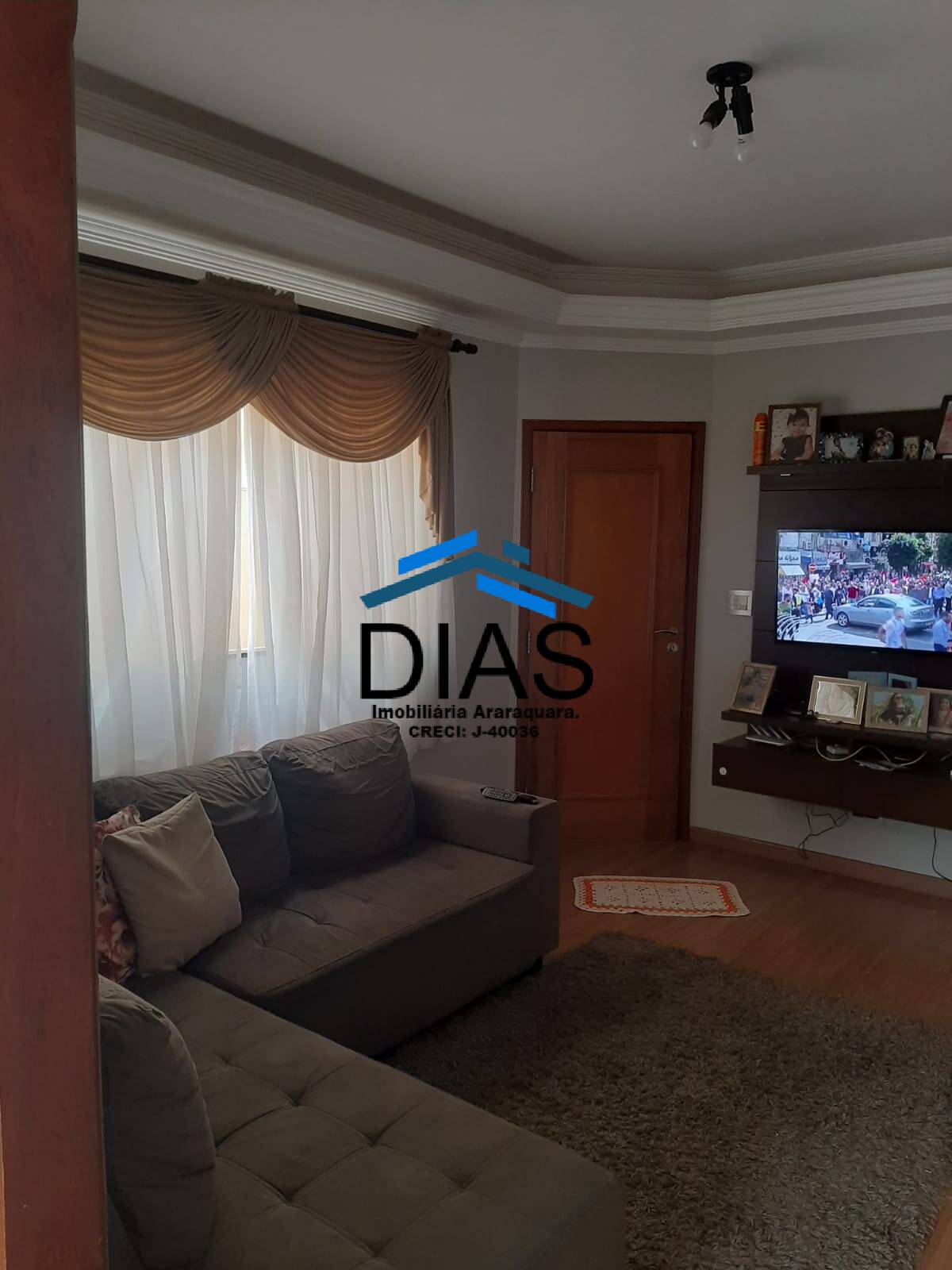 Casa à venda com 2 quartos, 152m² - Foto 1