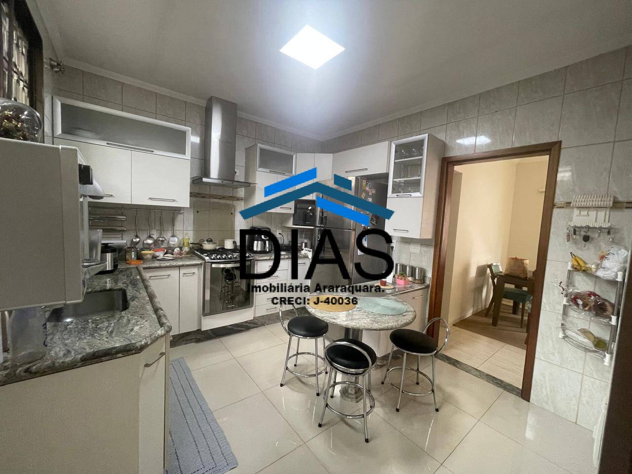 Casa à venda com 3 quartos, 209m² - Foto 8